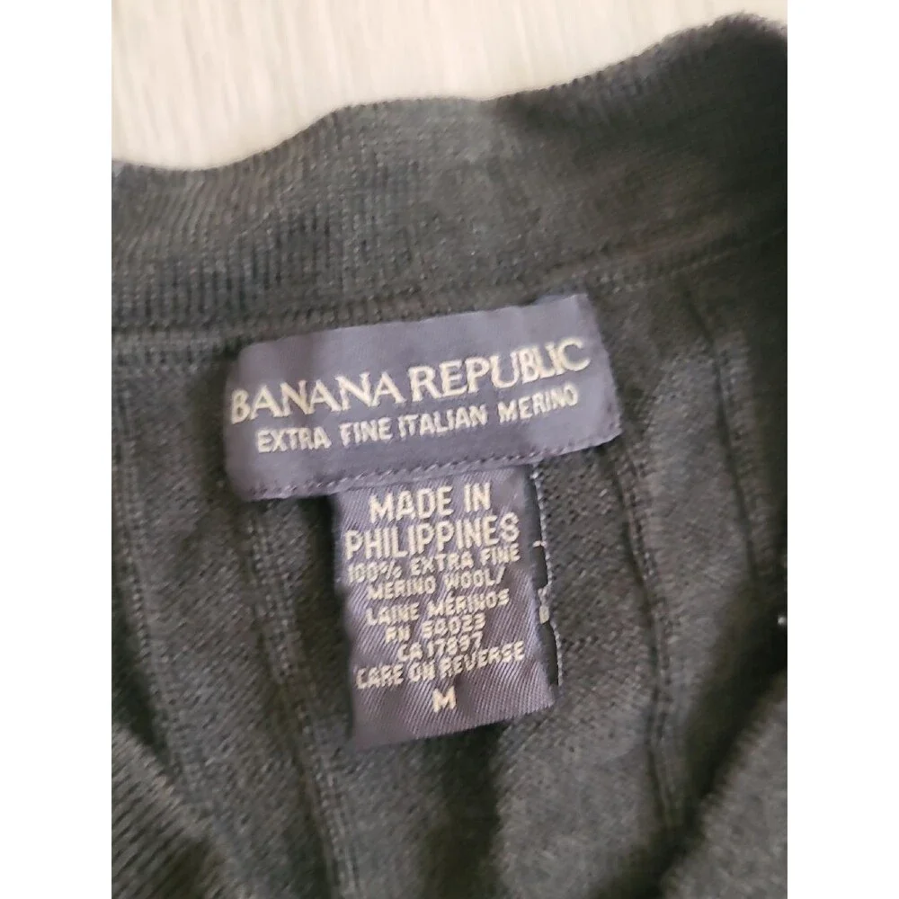 Banana Republic Green V-Neck Sweater 100% Extra Fine Italian Merino Wool Medium